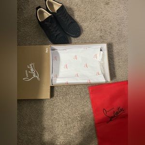 I’m selling these Christian Louboutin Men Sneakers Size 10 us